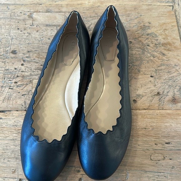 Chloe ‘Lauren’ Black Scalloped Ballet Flats - Picture 1 of 11